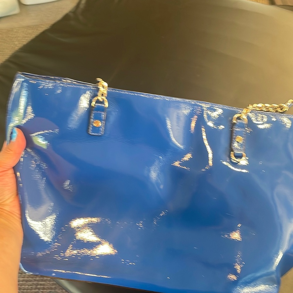 Michael Michael Kors Jet Set Patent Blue leather With Chain Detail
